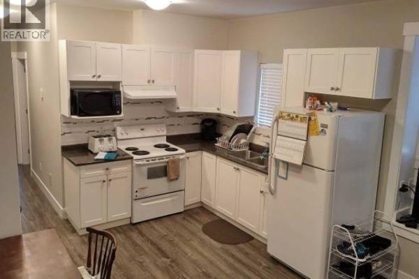 2 6878  Canada Way, Burnaby