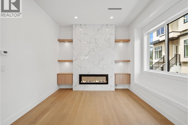 2 6885 Aubrey Street, Burnaby, BC V5B2E4 Photo 4