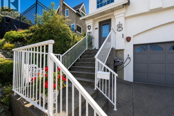 2 709 Luscombe Pl, Esquimalt, BC, photo 3