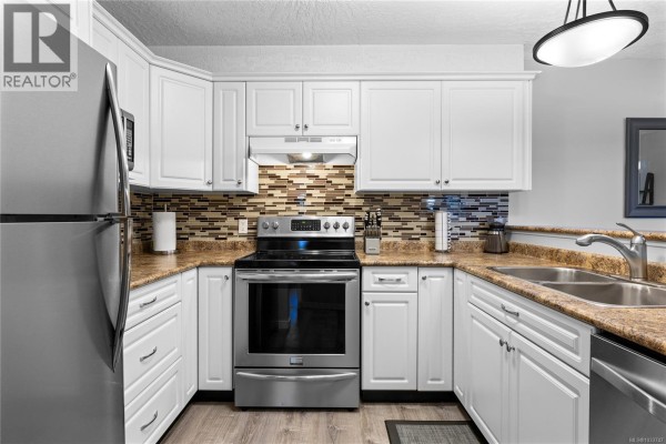 Kitchen - 2 8 White St, Ladysmith, BC V9G1A7 Photo 4