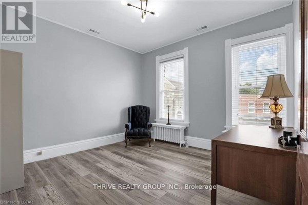 2 869 Dundas Street, London East, ON, photo 2