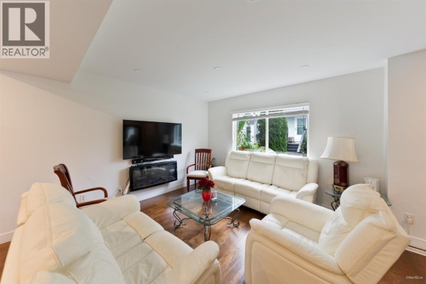 2 8745 Government Street, Burnaby, BC V3N4G9 Photo 3