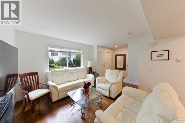 2 8745 Government Street, Burnaby, BC V3N4G9 Photo 4