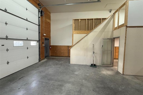 2 94 Industrial Road, Steinbach, MB R5G1W9 Photo 2
