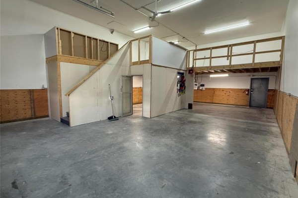 2 94 Industrial Road, Steinbach, MB R5G1W9 Photo 3