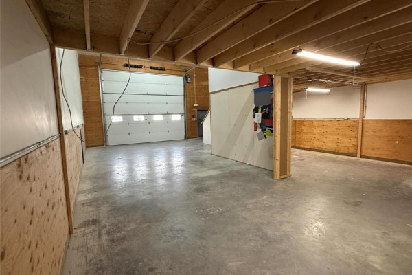 2 94 Industrial Road, Steinbach, MB R5G1W9 Photo 4