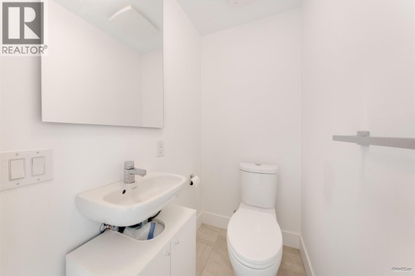 2 9739 University Crescent, Burnaby, BC V5A0E8 Photo 5