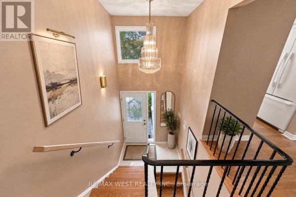 2 Ackrow Court, Toronto, ON M9C5C4 Photo 5