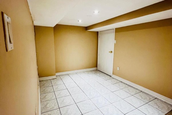 2 Adam Ernst Basement Court, Vaughan, ON L4H2S5 Photo 4