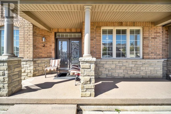 Family room - 2 Addiscott Street, Brampton, ON L6R0W1 Photo 5