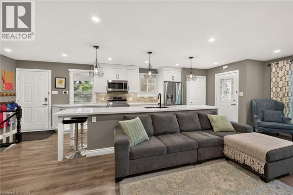 Family room - 2 Adler Avenue, Hamilton, ON L8W3C3 Photo 5
