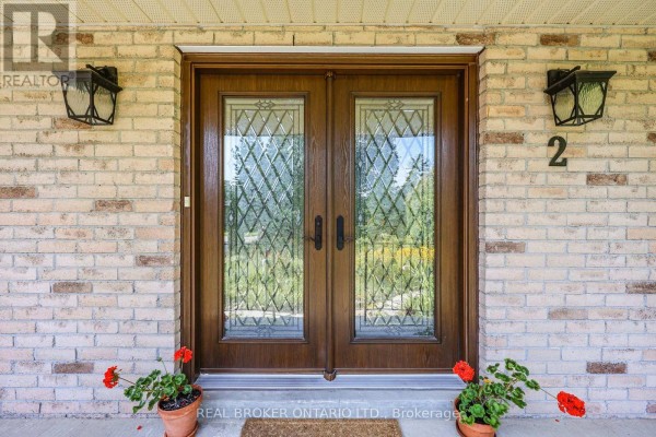 2 Amberglen Court, East Gwillimbury, ON, photo 3