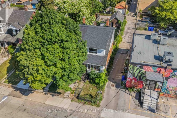 Kitchen - 2 Amherst Avenue, Toronto, ON M6E1Z3 Photo 3