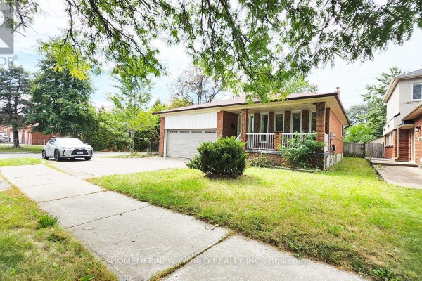 Living room - 2 Arkona Drive, Toronto, ON M1T1X3 Photo 3
