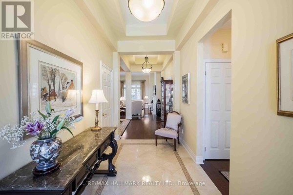 Living room - 2 Berg Court, Whitchurch Stouffville, ON L4A0K5 Photo 4