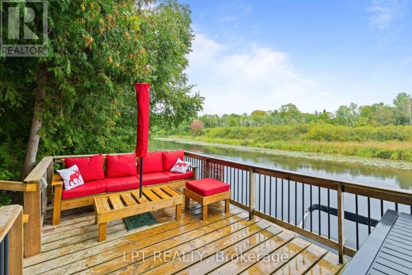 Loft - 2 Birch Knoll Road, Georgina, ON L0E1R0 Photo 4