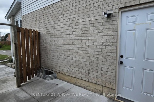 2 Blackburn Crescent, Ajax, ON L1S5Z2 Photo 3