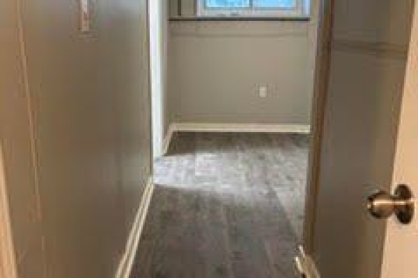 2 Br Basement Apartment - 64 Lexington Avenue, Toronto, ON M9V2G8 Photo 4