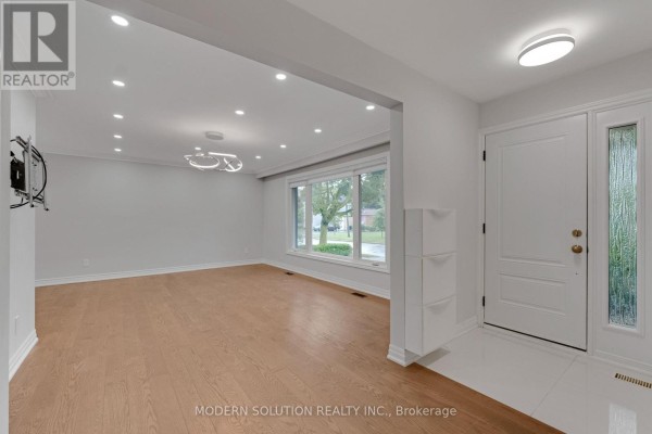 2 Caswell Drive, Toronto, ON, photo 3