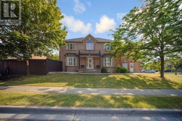 Living room - 2 Checkerberry Crescent, Brampton, ON L6R2T2 Photo 2