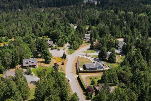 2 Courtney Way, Shawnigan Lake, BC V0R2W0 Photo 5