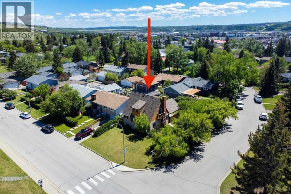 2 Crocus Crescent, Cochrane, AB, photo 2