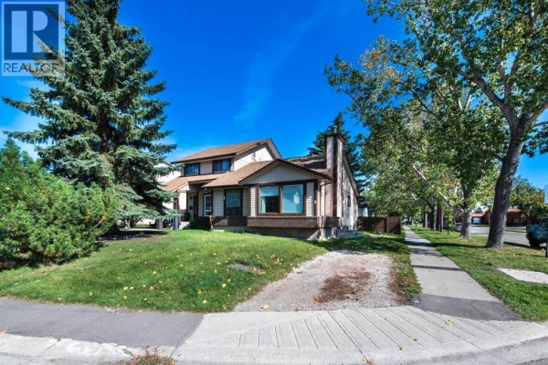 4pc Bathroom - 2 Deer Lane Road Se, Calgary, AB T2J5V7 Photo 2