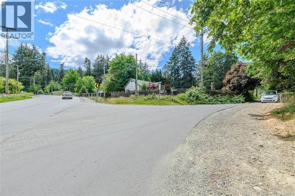 2 Drake Rd, Salt Spring, BC V8K2K8 Photo 4