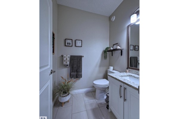 Family room - 2 Durrand Bn, Fort Saskatchewan, AB T8L0N2 Photo 4