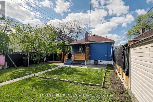 Kitchen - 2 Ellins Avenue, Toronto, ON M6N2A1 Photo 5