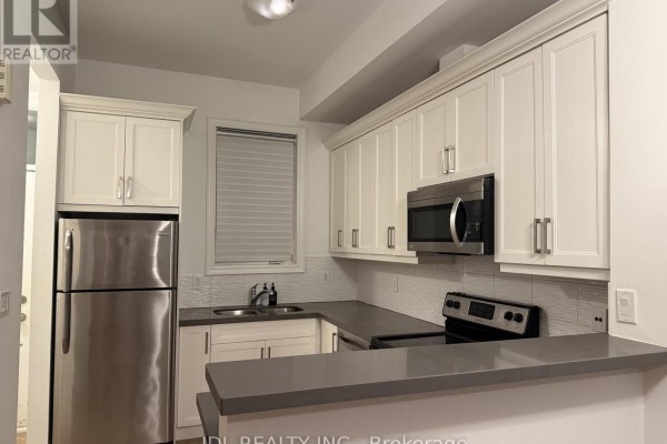 Bedroom 2 - 2 Fairhead Mews, Toronto, ON M4E3Y4 Photo 4