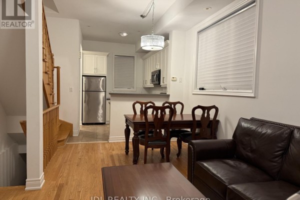 Bedroom 3 - 2 Fairhead Mews, Toronto, ON M4E3Y4 Photo 5
