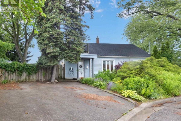 2 Foch Avenue, Toronto, ON, photo 3