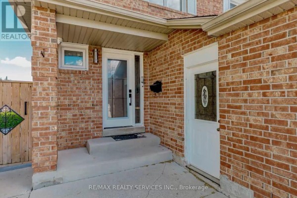 2 Gervais Drive, Brampton, ON L6Y2Z2 Photo 2