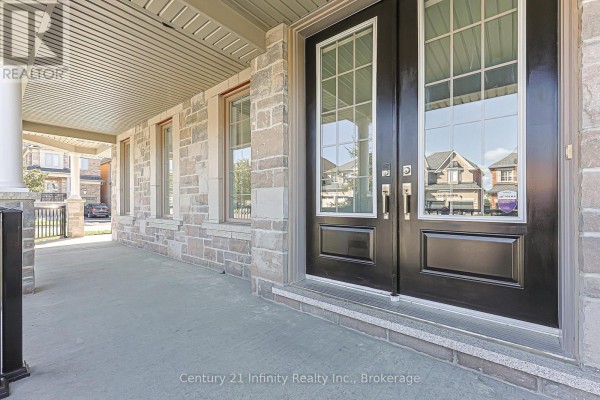 Kitchen - 2 Gillivary Drive, Whitby, ON L1P0B9 Photo 5