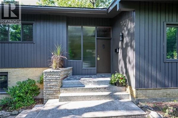 Sunroom - 2 Helen Street, Dundas, ON L9H1N3 Photo 4