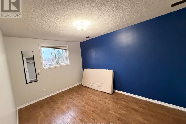 2 Hoddle Crescent, Kitchener, ON, photo 2
