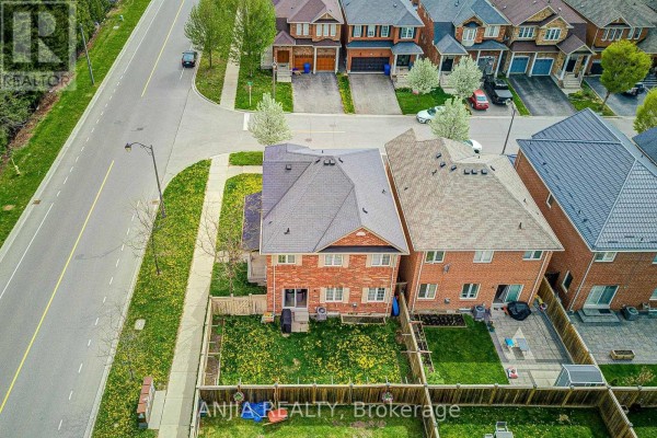 Laundry room - 2 Horn Street, Whitchurch Stouffville, ON L4A0X9 Photo 5