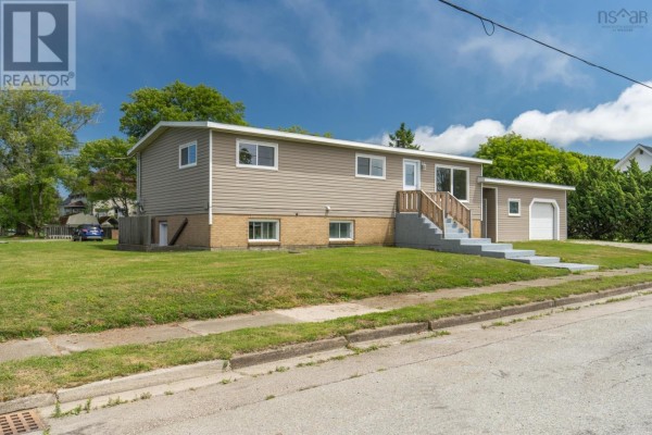 2 Huntington Street, Yarmouth, NS, photo 2