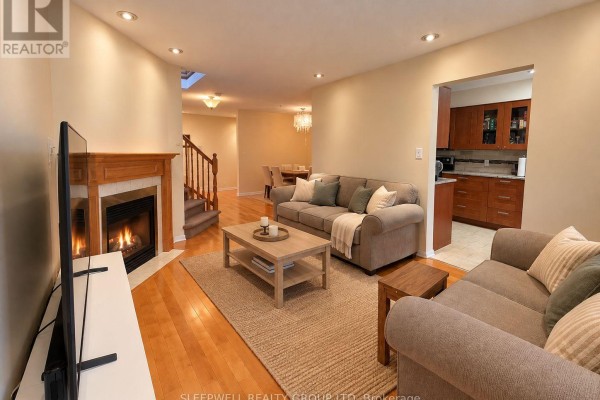 2 Jackman Terrace, Ottawa, ON K2L4E2 Photo 2