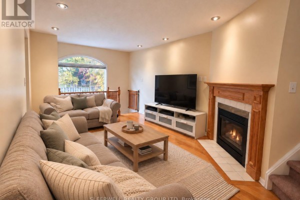 2 Jackman Terrace, Ottawa, ON K2L4E2 Photo 3