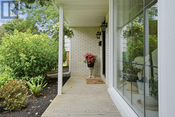2 Jameson Drive, Hamilton, ON, photo 3