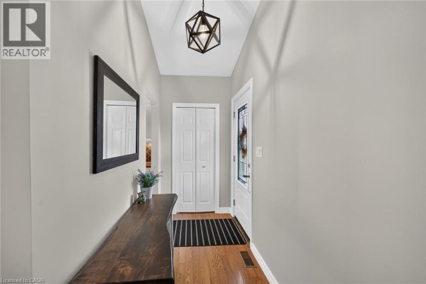 Family room - 2 Keen Street, Jarvis, ON N0A1J0 Photo 5