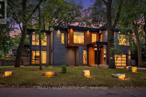 2 Kingsbury Crescent, Toronto
