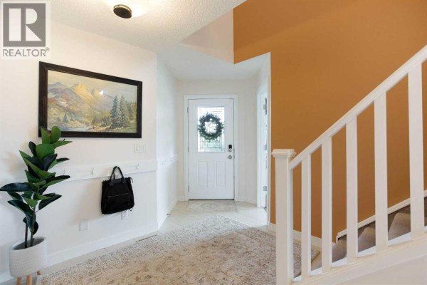 2 Kingston View Se, Airdrie, AB, photo 2