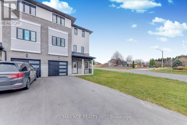 2 Lahey Crescent, Penetanguishene, ON L9M0W1 Photo 2