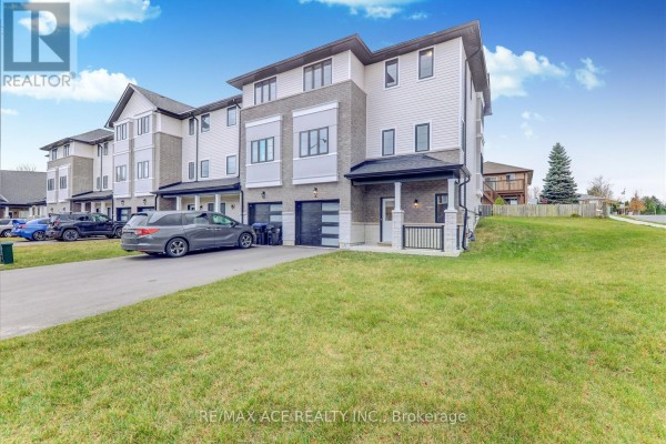 2 Lahey Crescent, Penetanguishene, ON L9M0W1 Photo 3