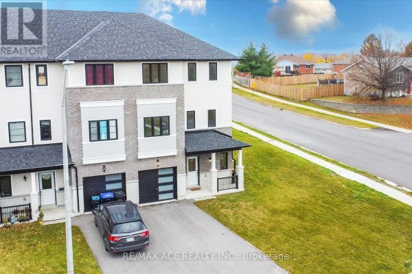 2 Lahey Crescent, Penetanguishene, ON L9M0W1 Photo 4