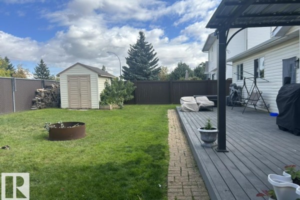 Family room - 2 Larch Ba, Spruce Grove, AB T7X1W6 Photo 4