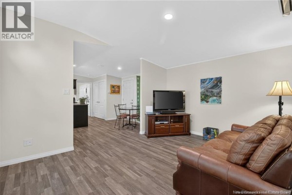 4pc Ensuite bath - 2 Larchwood Street, Moncton, NB E1H2Y2 Photo 5